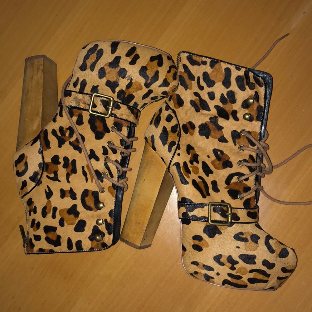Steve Madden Carnby-L Leopard Print Lace Up Boots